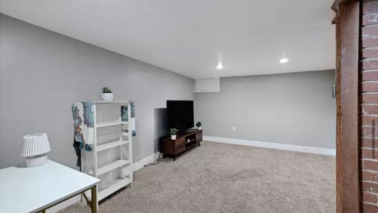 Building Photo - 5230 15th Ave