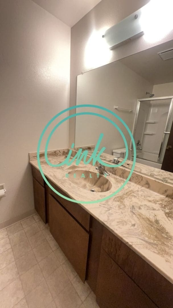 Building Photo - Duplex Unit for Rent in Carson City