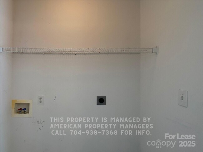 Building Photo - 735 Kluttz St