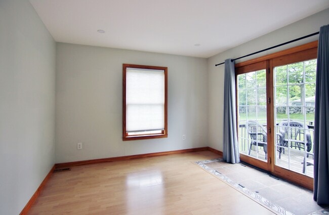 Building Photo - 290 Folino Dr