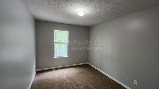 Building Photo - 5749 Strathmoor Manor Cir