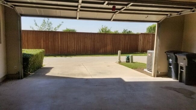 Building Photo - Spacious 3-Bedroom Townhouse with 2.5 Baths in North Fort Worth