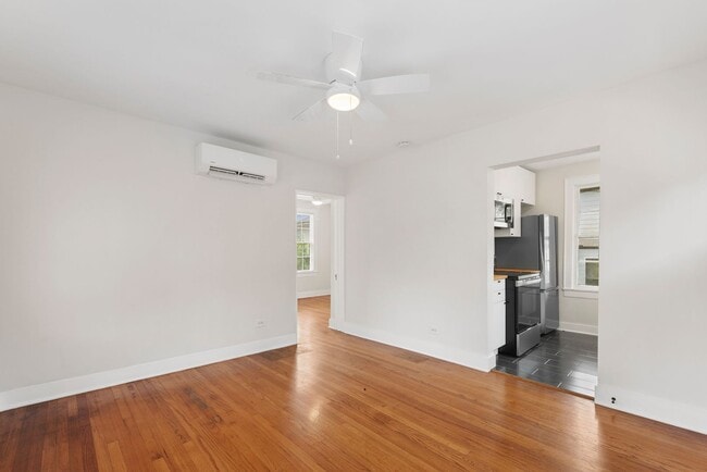 Building Photo - Charming 1-Bedroom in the Heart of Montrose!