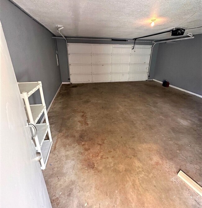 Building Photo - 2321 Gladys St, Beaumont TX 77702