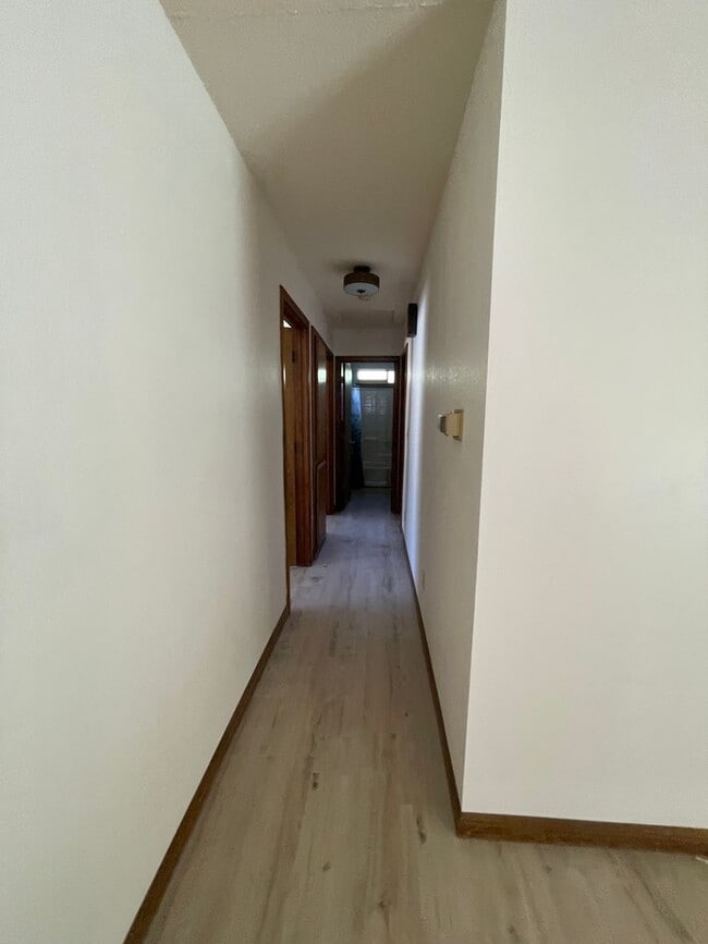 Building Photo - Golf Course- On The Mesa 3 Bedrooms, 2 Bathrooms, New Paint,
