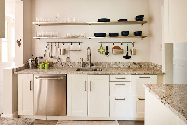 Building Photo - 724 47th Way S