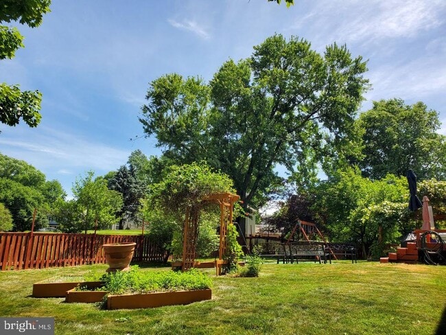Building Photo - 15840 Buena Vista Dr