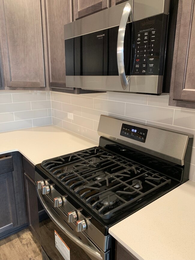 Building Photo - 4120 S Park Dr