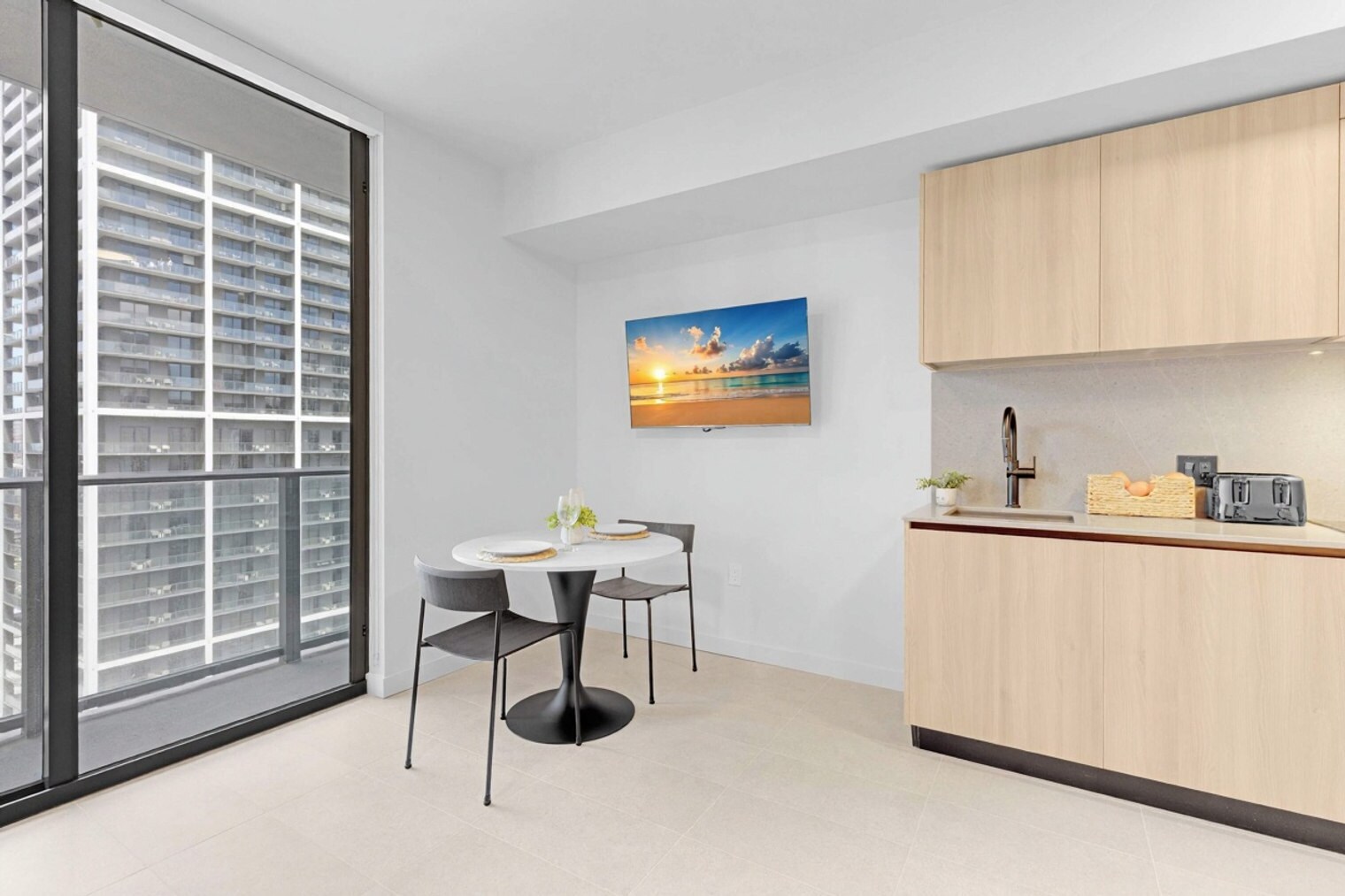 Building Photo - 501 NE 1st Ave