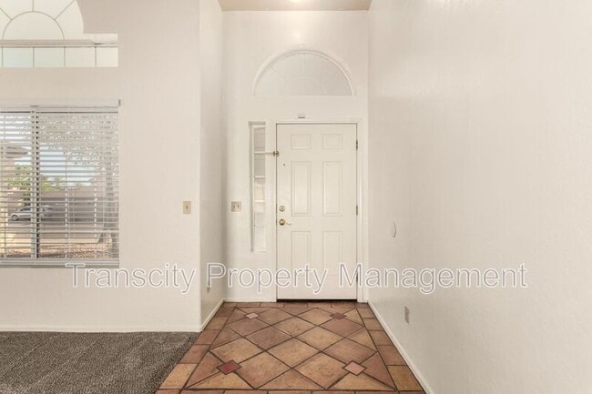 Building Photo - 3722 E Long Lake Rd