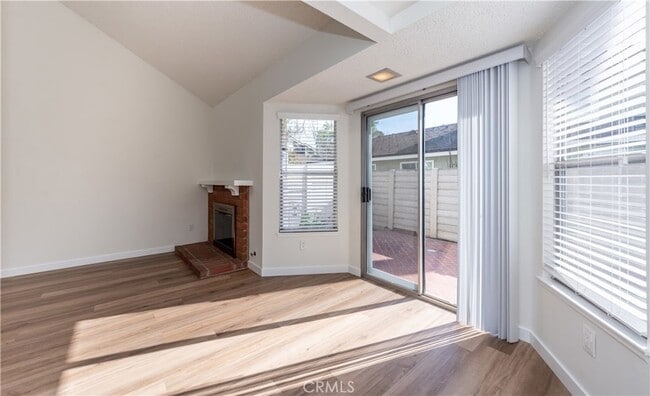 Building Photo - 49 Summerstone