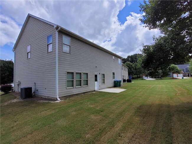 Building Photo - 6010 Stonebrook Ln