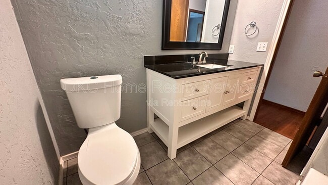 Building Photo - 1210 Glenwood Dr