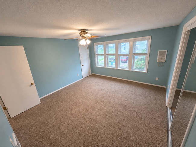 Building Photo - Available July 1st! Single family home with fenced-in backyard!