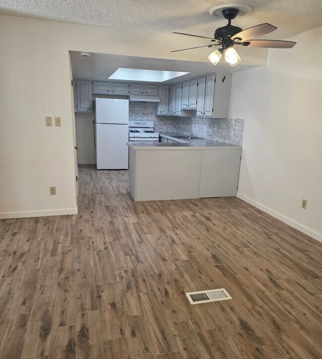 Building Photo - Amazing condo next to the Truckee River!