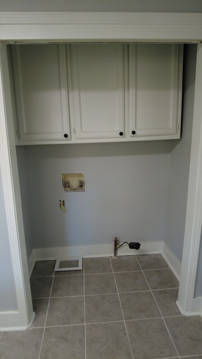 Building Photo - 604 N Duncan Ave