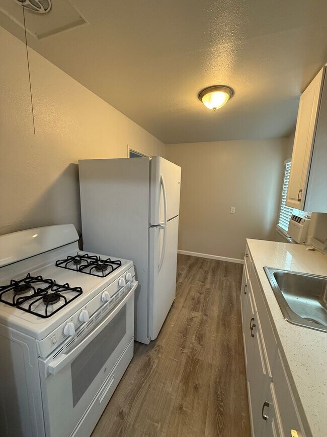 Building Photo - 512 Carpenter St