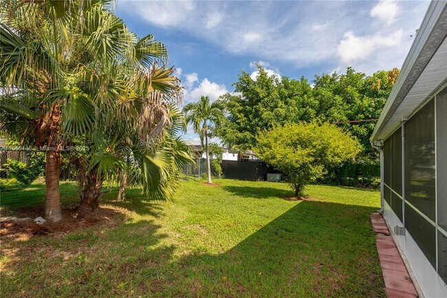 Building Photo - 7003 NW 99th Ave