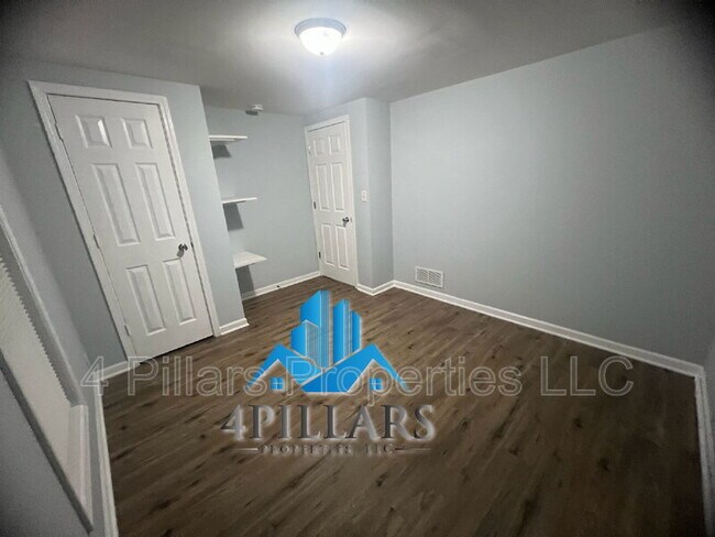 Building Photo - 162 W Commercial Ave