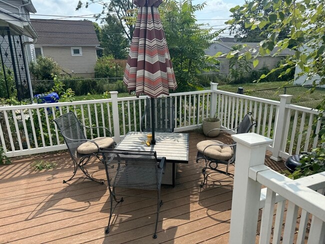 Building Photo - 265 E Markison Ave