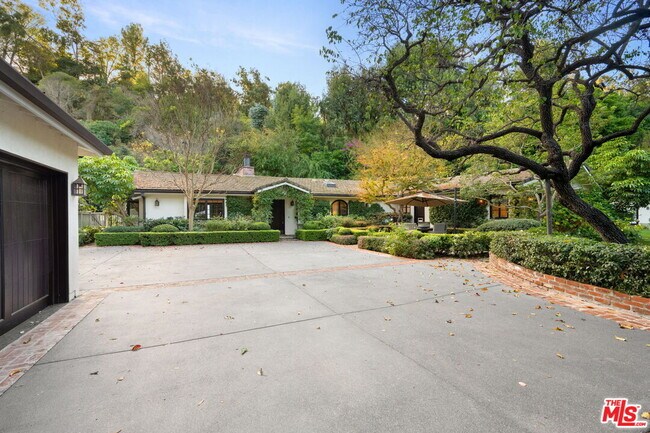 Building Photo - 7692 Woodrow Wilson Dr