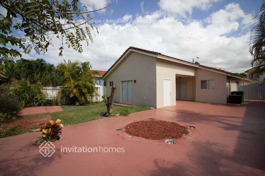 Building Photo - 1906 SW 123rd Ave