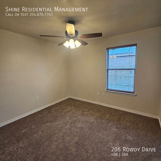 Building Photo - 206 Rowdy Dr