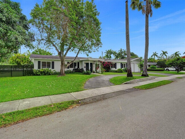 Building Photo - 13555 SW 74th Ave