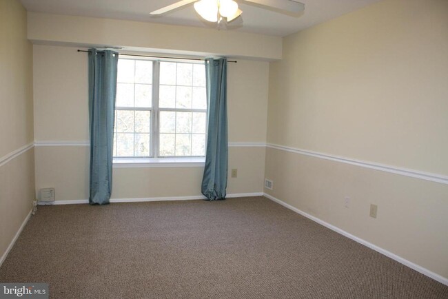 Building Photo - 1810 Society Pl