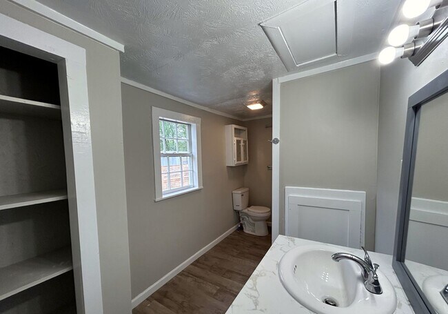 Building Photo - Cute 2 Bedroom 1 Bath Home in Jacksonville