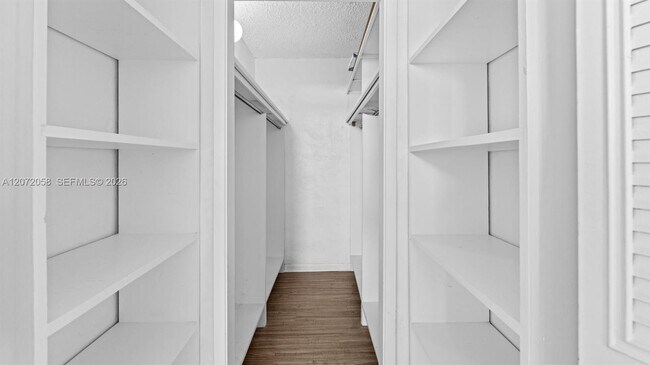 Building Photo - 1145 Normandy Dr