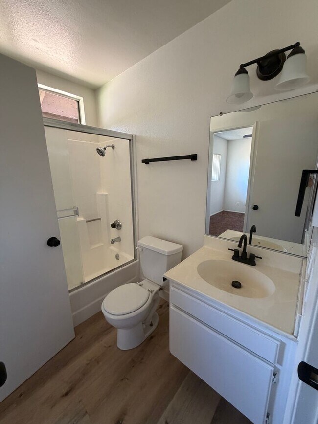 Building Photo - 242 Grayson Way