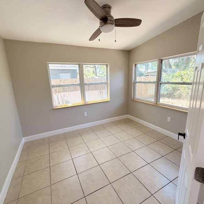 Building Photo - 2245 17th Ave S