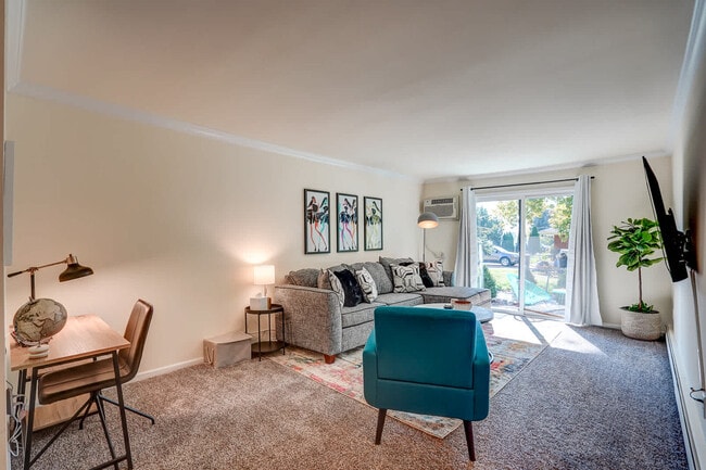 Building Photo - 3367 S 100th St