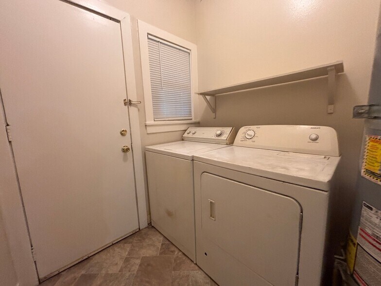 Building Photo - 1118 12th St