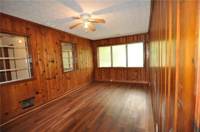 Building Photo - 486 Pegg Rd SW