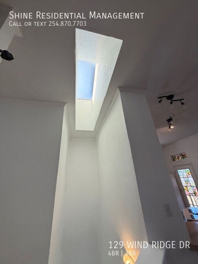 Building Photo - 129 Wind Ridge Dr