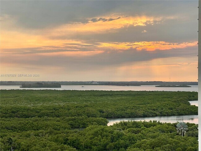 Building Photo - 5047 N Hwy A1A