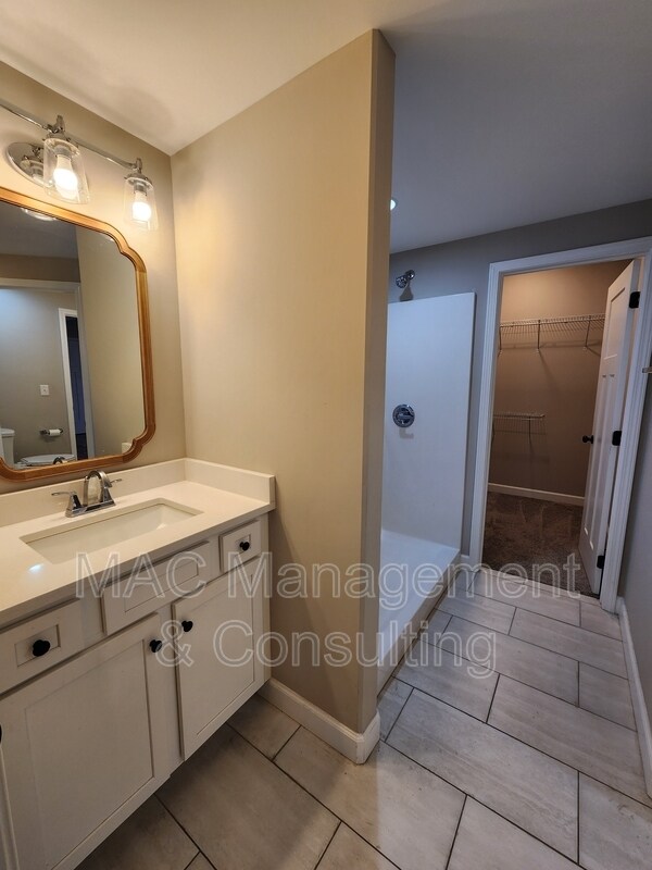 Building Photo - 1405 Brk Hl Dr