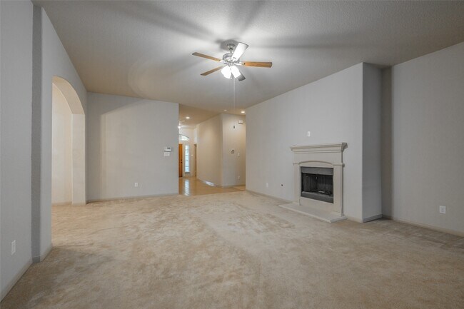 Building Photo - 12805 Shady Springs Dr