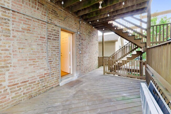 Building Photo - 1301 N Oakley Blvd