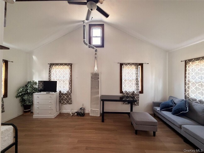 Building Photo - 1 Royal Acres Dr