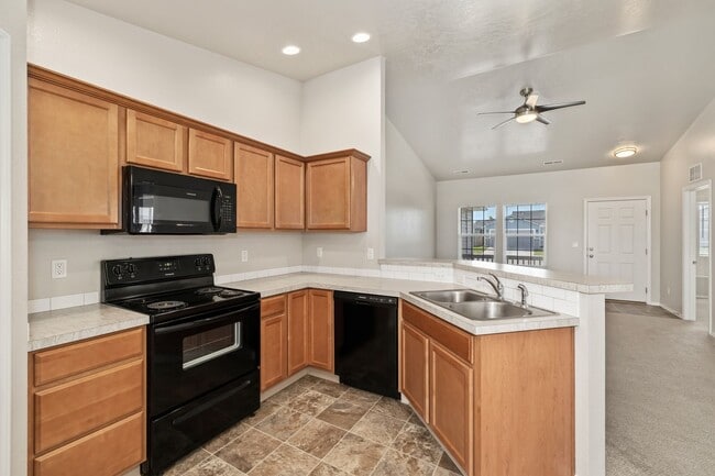 Building Photo - 4 Bedrooms Plus Bonus Room _ Dog Friendly!!