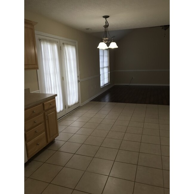Building Photo - All Brick 4 bedroom, 2 Bath Home