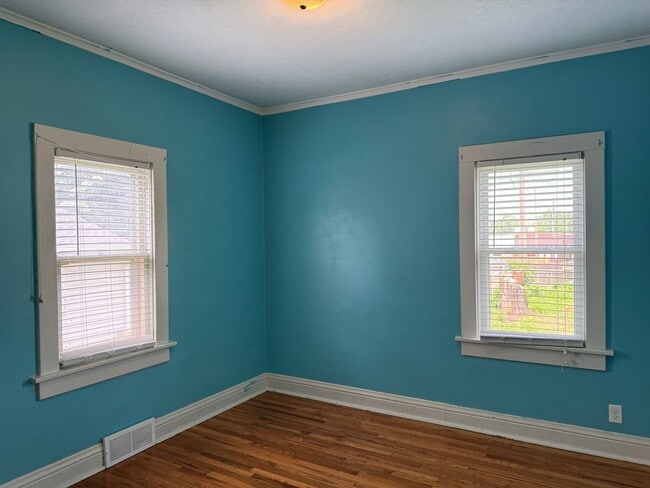 Building Photo - Charming Updated 2-Bed Ranch in the Heart ...