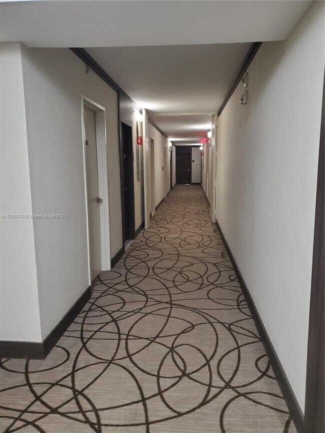 Building Photo - 20515 E Country Club Dr  841 Aventura Fl 3...