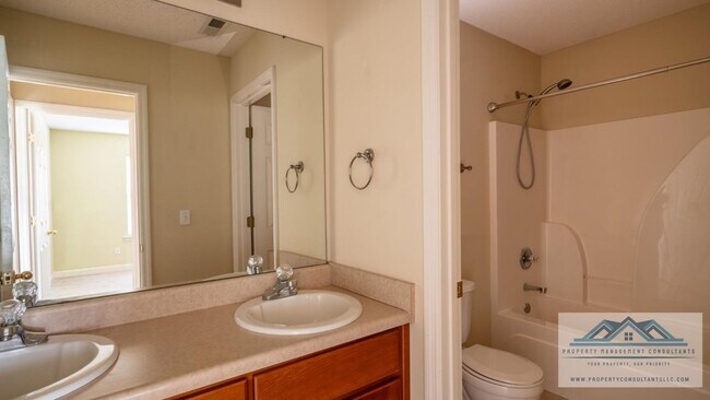 Building Photo - 5002 Blakemore Dr SE