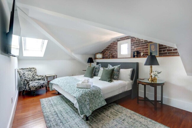 Building Photo - 415 Whitaker St