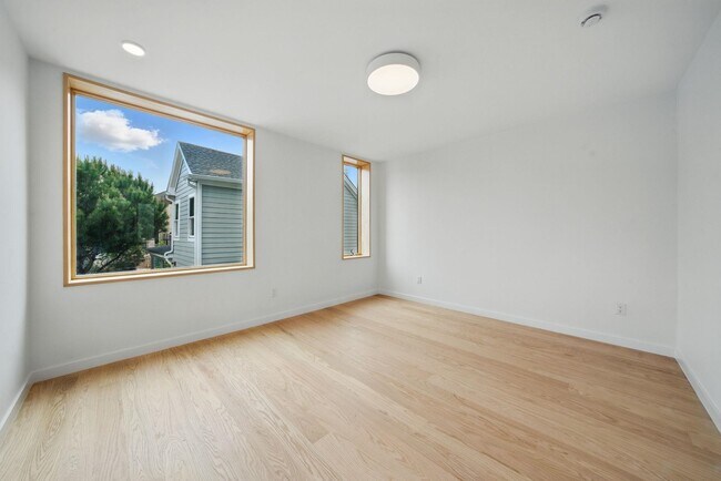 Building Photo - 11 Beacon Ave