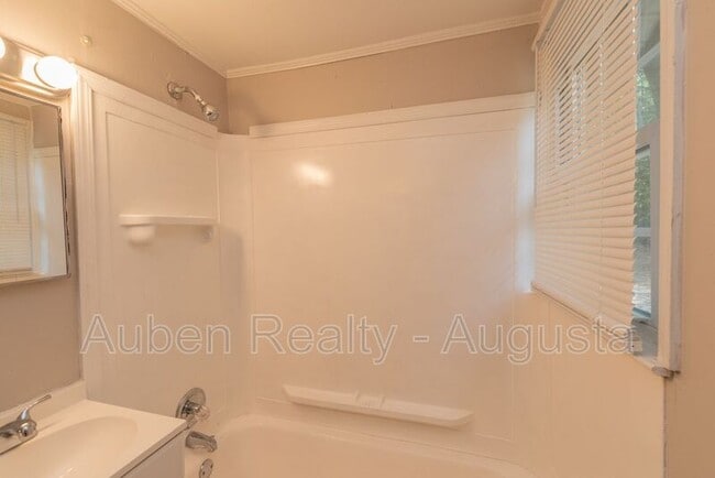 Building Photo - 3527 Bullock Ave